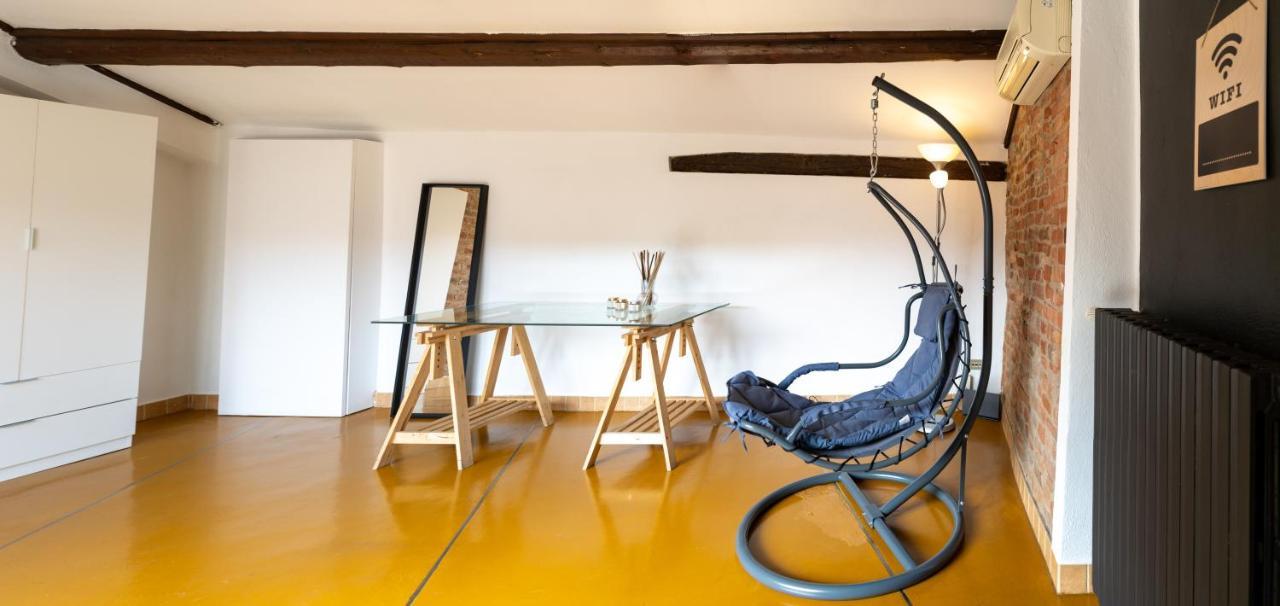 Centro storico-elegante appartamento con terrazza Asti Esterno foto