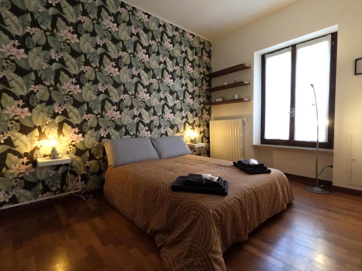 Centro storico-elegante appartamento con terrazza Asti Esterno foto