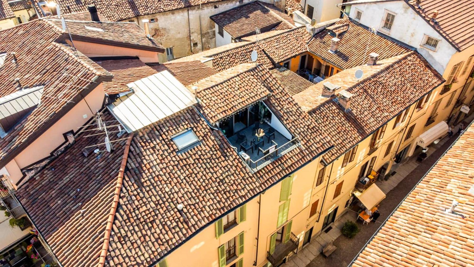 Centro storico-elegante appartamento con terrazza Asti Esterno foto