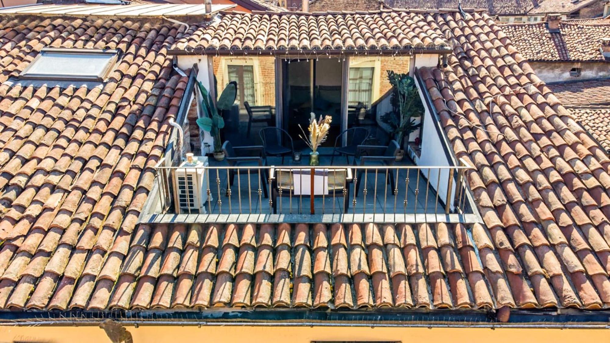 Centro storico-elegante appartamento con terrazza Asti Esterno foto