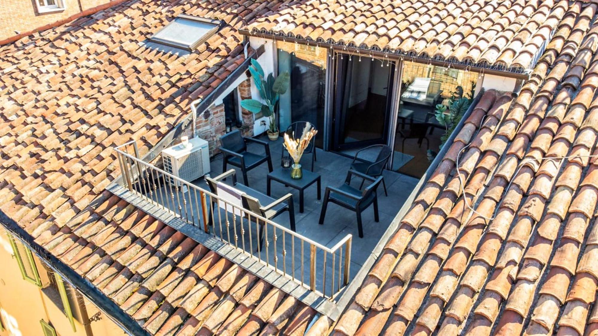 Centro storico-elegante appartamento con terrazza Asti Esterno foto